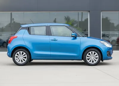 Exterior photo: Suzuki Swift GLX