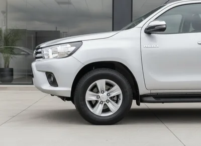 Exterior photo: Toyota Hilux SR5 Double Cab