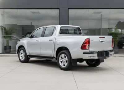 Exterior photo: Toyota Hilux SR5 Double Cab