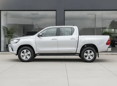 Exterior photo: Toyota Hilux SR5 Double Cab