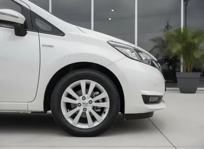 Exterior photo: Nissan Note e-Power