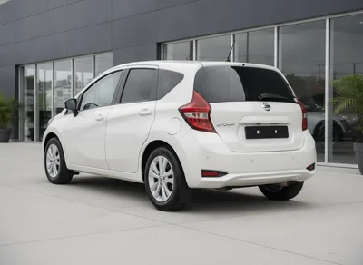 Exterior photo: Nissan Note e-Power