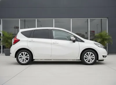 Exterior photo: Nissan Note e-Power