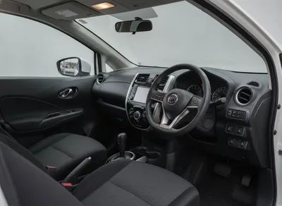 Exterior photo: Nissan Note e-Power