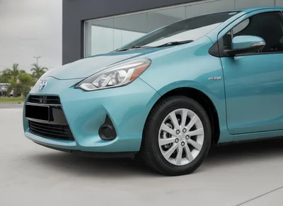 Exterior photo: Toyota Aqua S